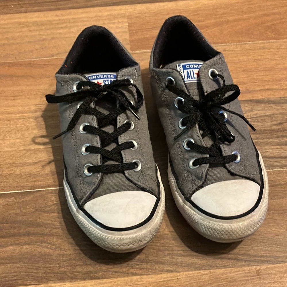 Boys converse size 3